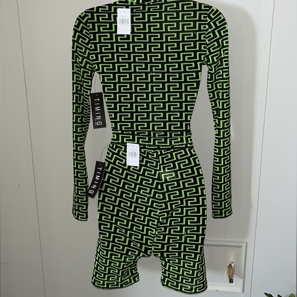 Long Sleeve Mesh Two Piece Biker Short Set with Geometric Print - Picture 2 of 6